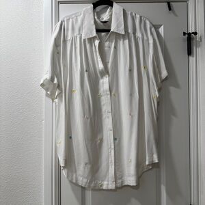 torrid White Short-Sleeve Button-Down Shirt with Multicolor Embroidery